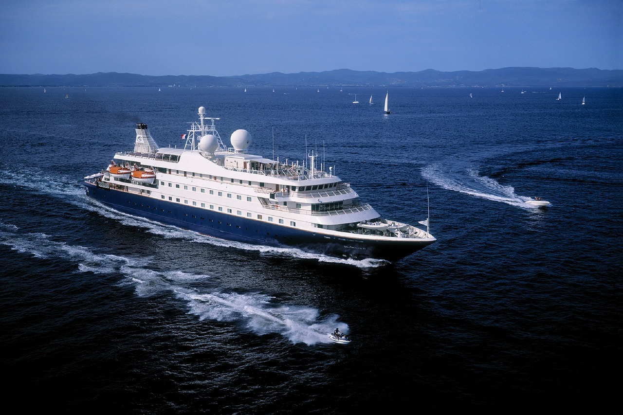 cruise ship, caribbean, travel-1111541.jpg